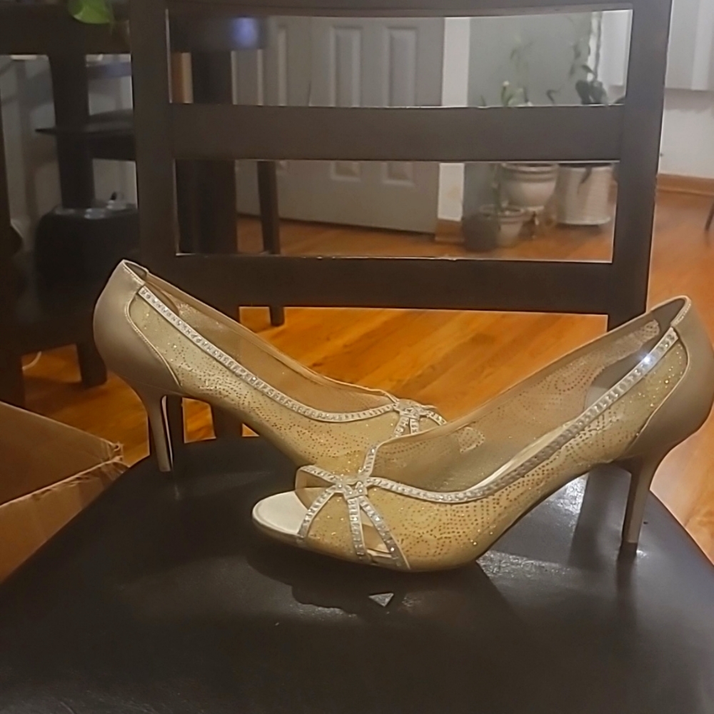 10 M Women's Nina Gold Crystal and Satin Fresh Pump.